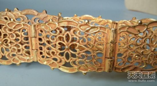 男子古宅的一件宝贝 鉴定者的话令他大失所望