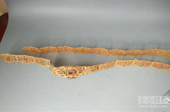 男子古宅的一件宝贝 鉴定者的话令他大失所望