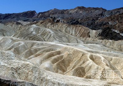 盘点全球最古怪的13个地方:震撼你双眼的地界