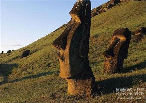 考古学家挖开石像后看到一幕 顿时目瞪口呆