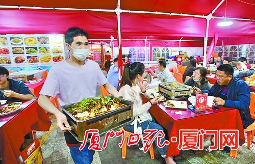 食客增多烟火渐旺 厦门“舌尖上”的夜经济正在回暖