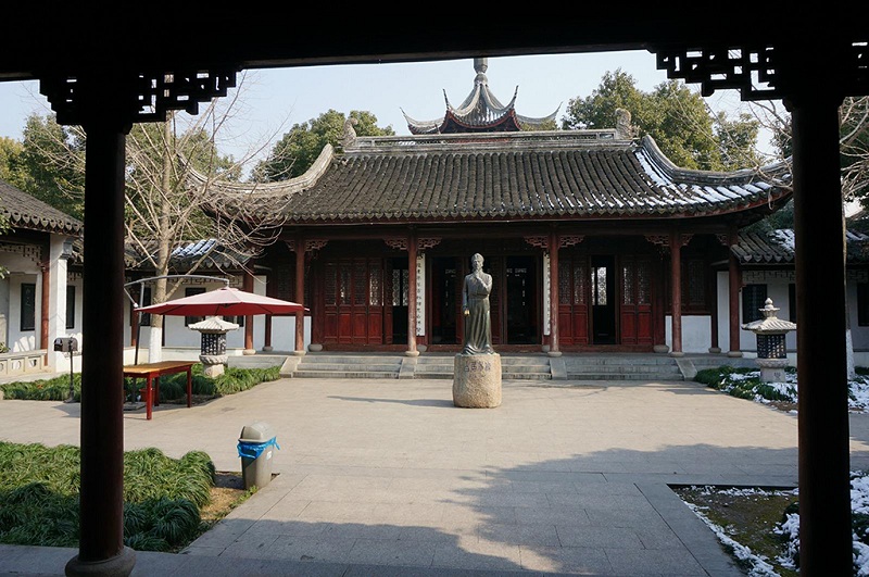 老阊门山塘街口的白居易纪念苑