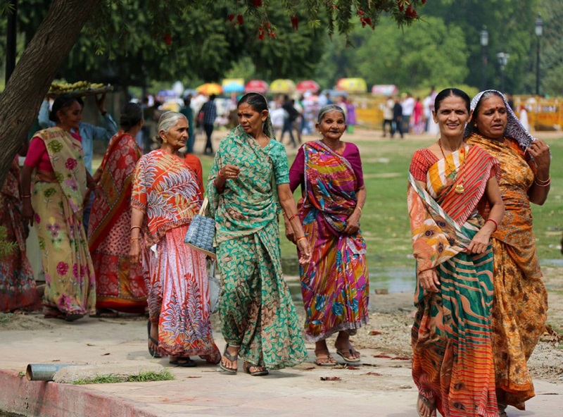 穿纱丽的印度女人们