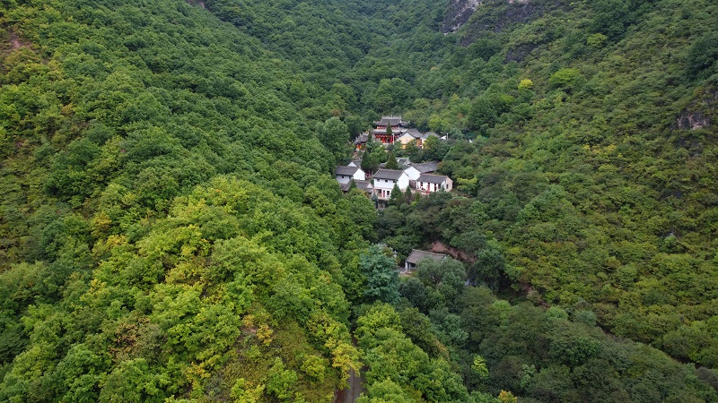 07——10月4日拍摄的甘肃省平凉市崆峒山雨中景色(无人机照片)。