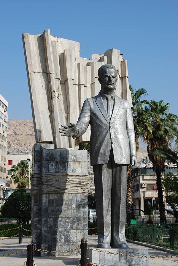 前国家领导人塑像