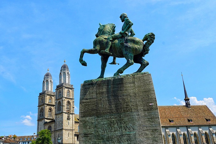市长汉斯·瓦尔德曼骑马雕塑