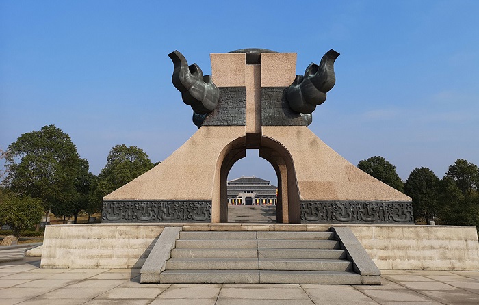 随州博物馆前的雕塑