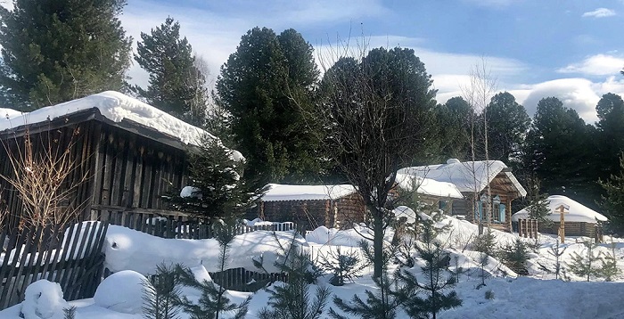 贝加尔湖畔可爱的小木屋人家