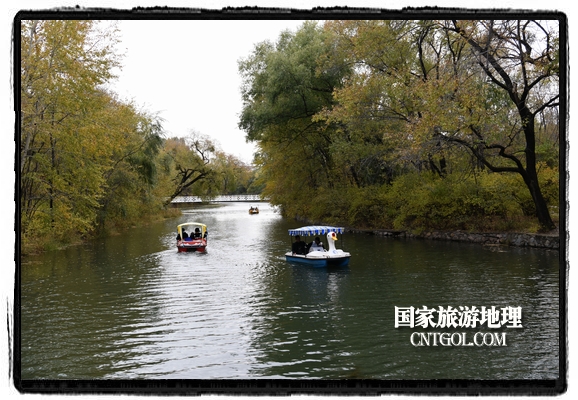 扎兰屯市五彩缤纷赏秋色“游人如织”(图)