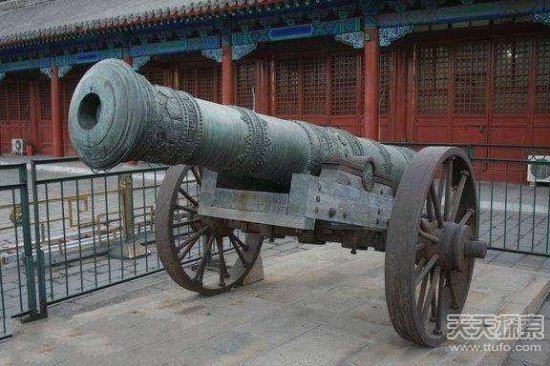 此人是中国第一盗匪 逃至一小国当了国王