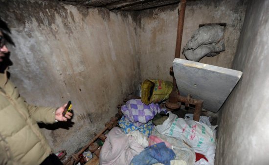 解密：北京六旬老人 为何井底“蜗居”