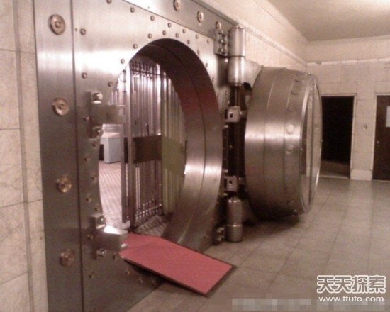 中国第一地下金库内部曝光：3万多个保险箱