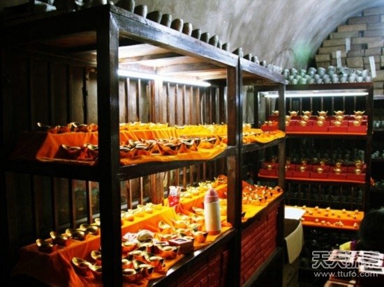 中国第一地下金库内部曝光：3万多个保险箱