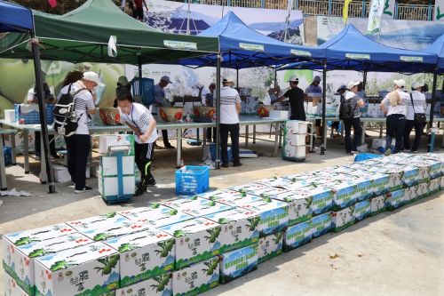 图12：全国乡村旅游重点村柑园中华名果脆李销往全国   唐探峰摄