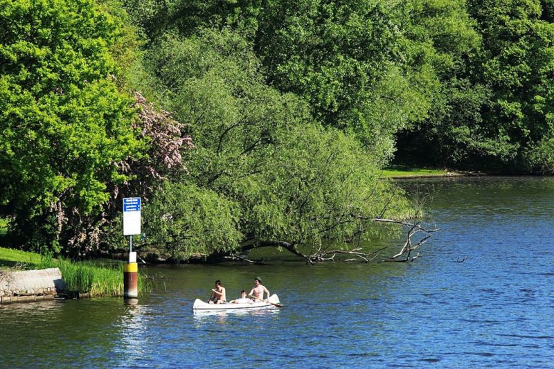 波茨坦格里尼克湖上游人