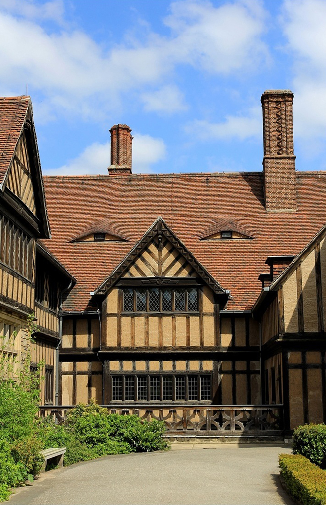 建筑很象只龇牙的狼