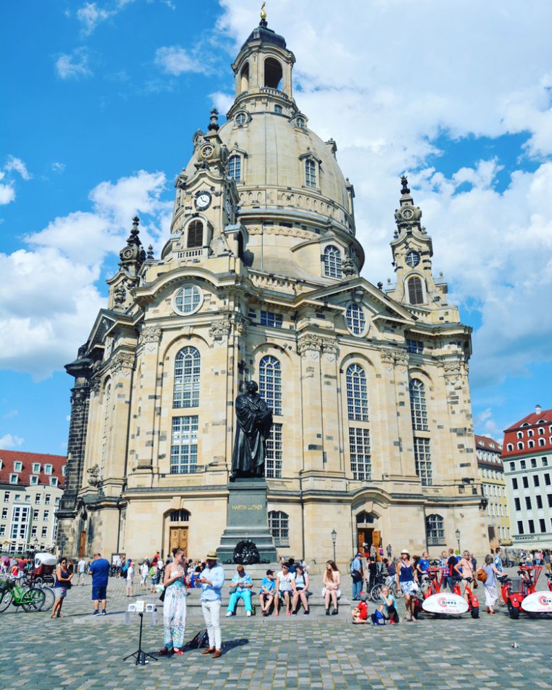 德国波斯坦夏日广场上的人们