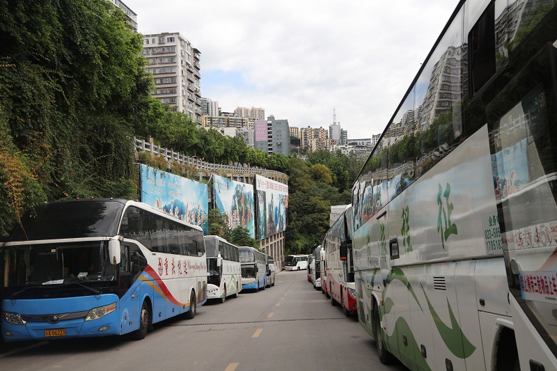 图6：全国各地组团游中国生态旅游名县巫山   唐探峰摄