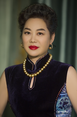 教育家邹中棠女儿00后海归美女诗人邹柠楠为《壹海珠珍珠》品牌代言