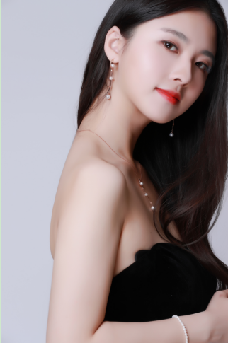 教育家邹中棠女儿00后海归美女诗人邹柠楠为《壹海珠珍珠》品牌代言