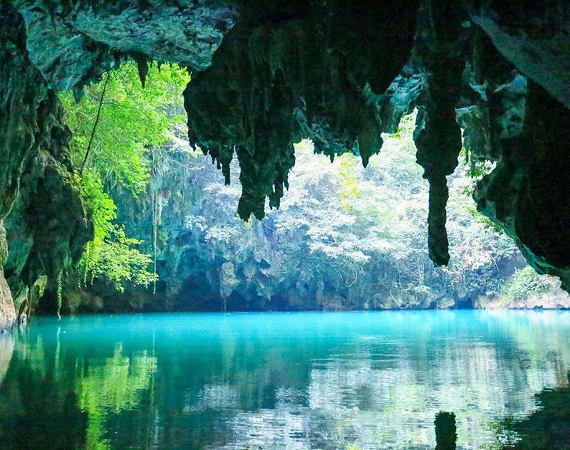 世界罕见的水上天坑群-广西巴马三门海