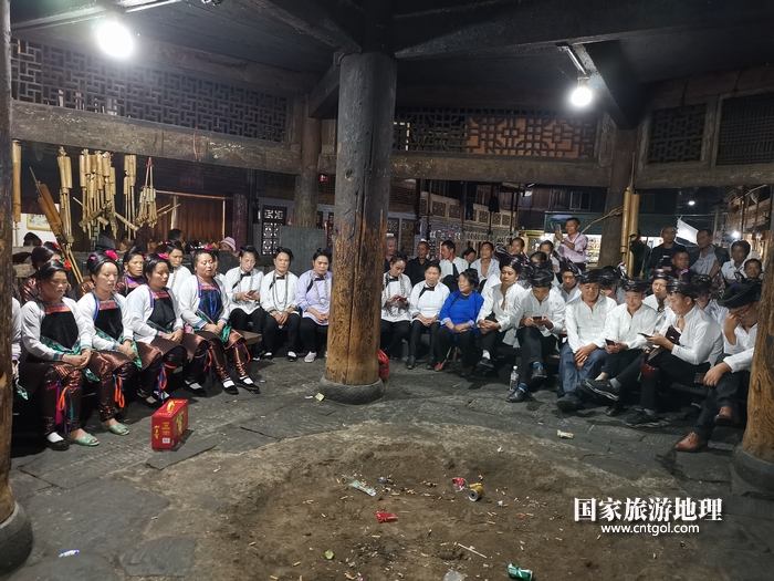 2020年9月15日，贵州省黔东南苗族侗族自治州从江县往洞镇增冲村在广场唱侗歌欢庆一年一度的新米节。13