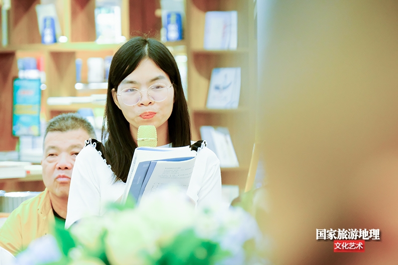 8、专家学者们评书（何华文）