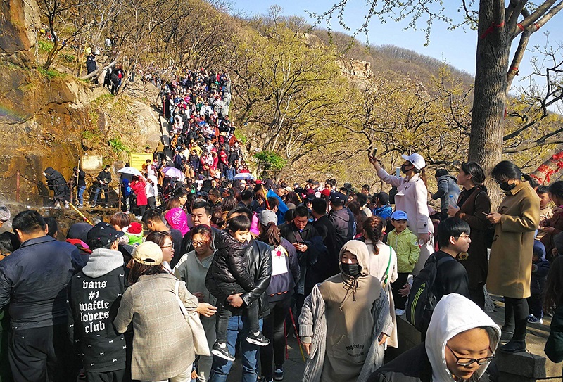 花果山初冬游人如梭