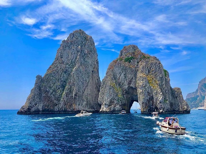 卡布里岛海上风光