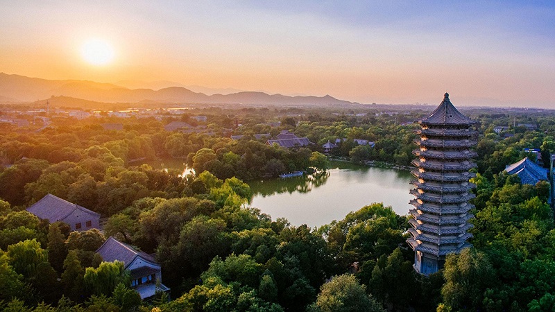 北京大学未名湖远眺