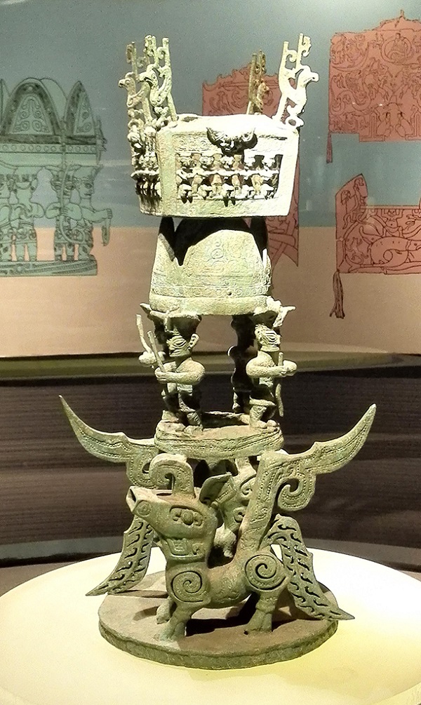 工艺精美的三星堆青铜器祭祀礼器