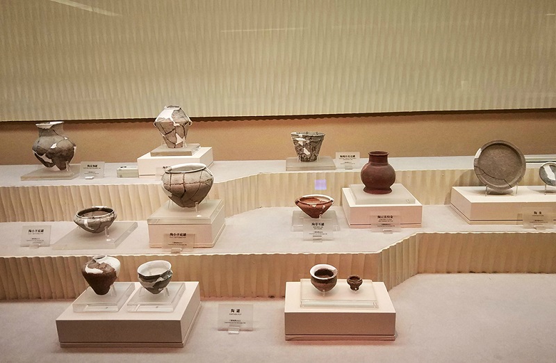 三星堆博物馆古陶器陈列柜
