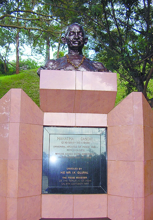 印度甘地半身雕像