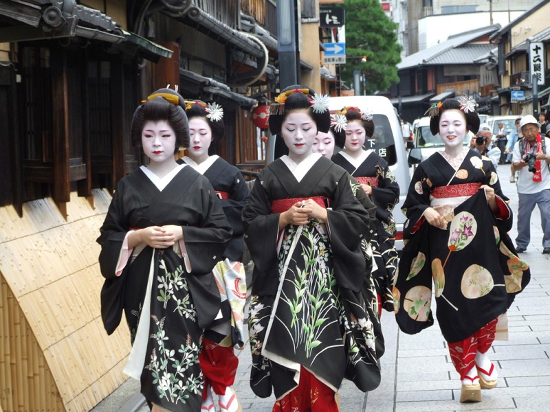 奈良街头艺伎