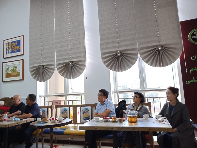 这是9月19日拍摄的新疆阿勒泰地区文学艺术界联合会在克兰春天书苑举办“迎国庆 度中秋”主题诗会的活动现场 (5)
