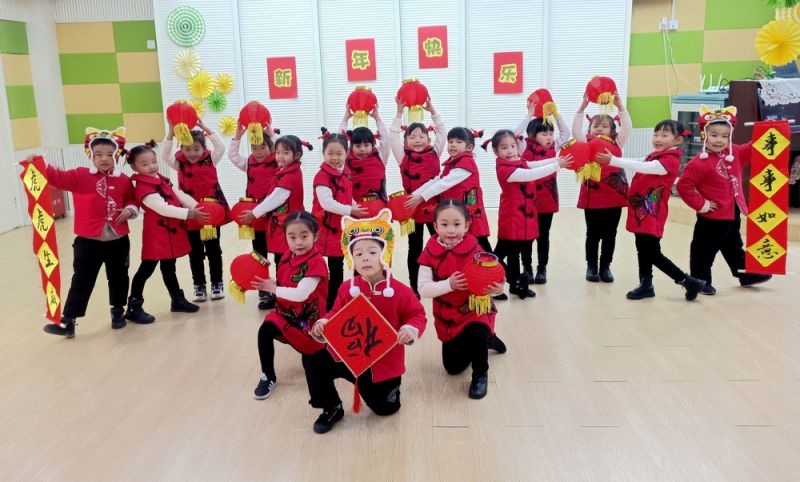 舞蹈《红红中国年》