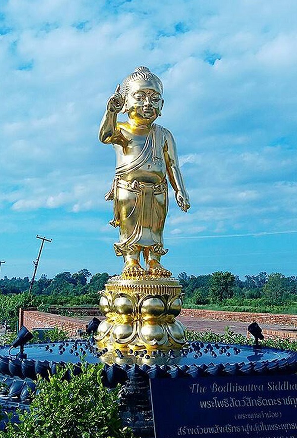 蓝毗尼最大的镀金太子像