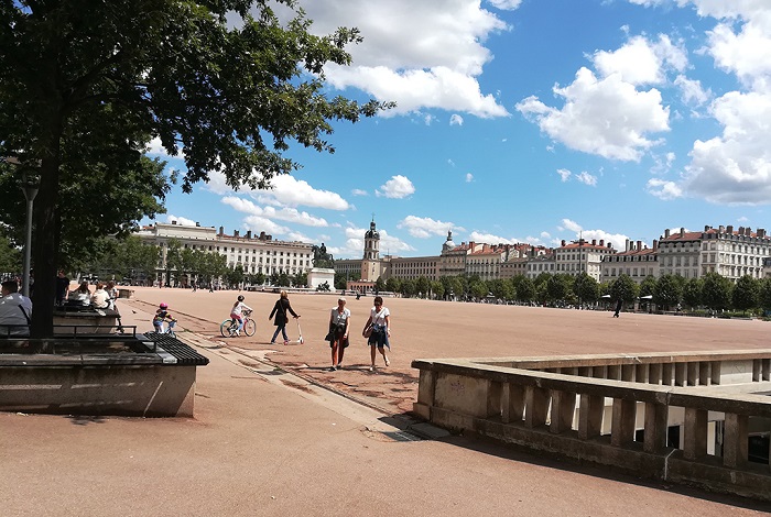 里昂白莱果广场一度被称为皇家广场