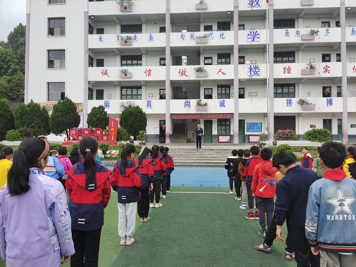 石庆安校长国旗下讲话