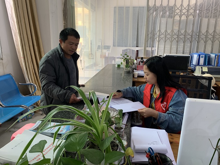 余小梅为群众办实事