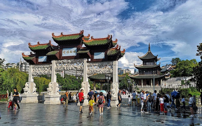 贵阳甲秀楼景区牌坊