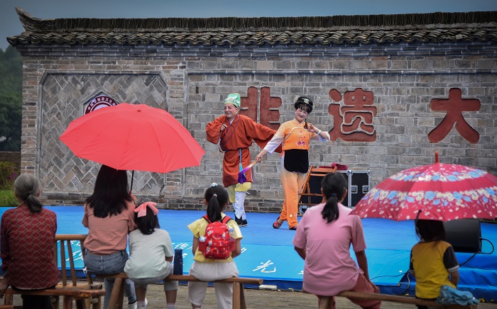 客家民间采茶戏是当地老少喜爱戏种