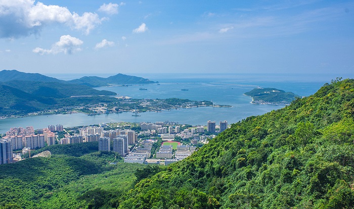 凤凰岭下的三亚城