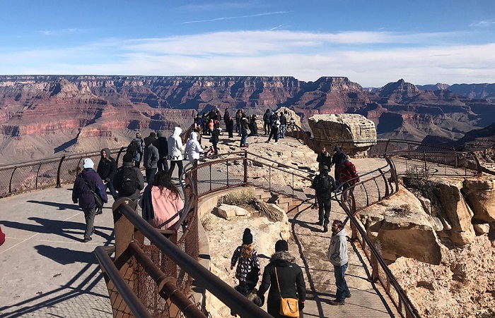 大峡谷国家公园内的游人们