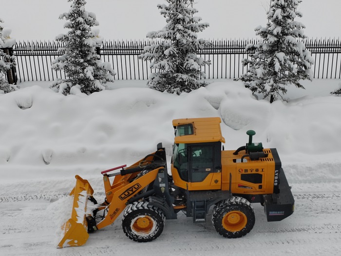 铲雪机械。