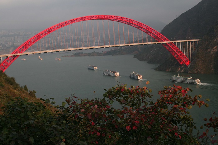 图19：《黄金水道画舫醉迷巫城红叶》。唐探峰  17784436870