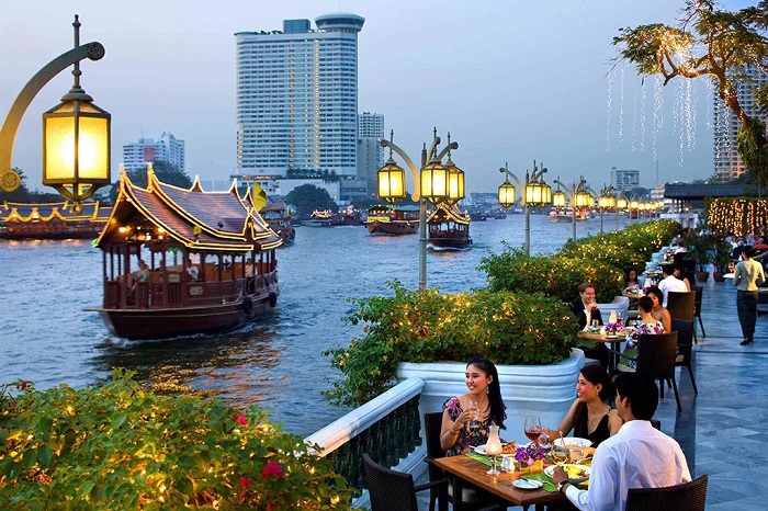 曼谷湄南河畔夜色美