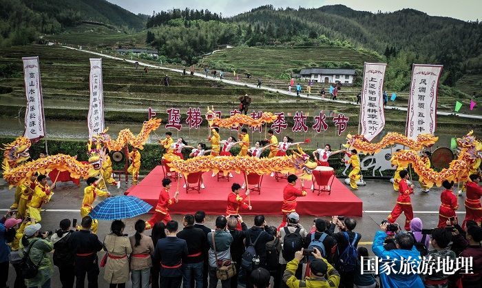 崇义特色非遗三节龙助阵放水节仪式