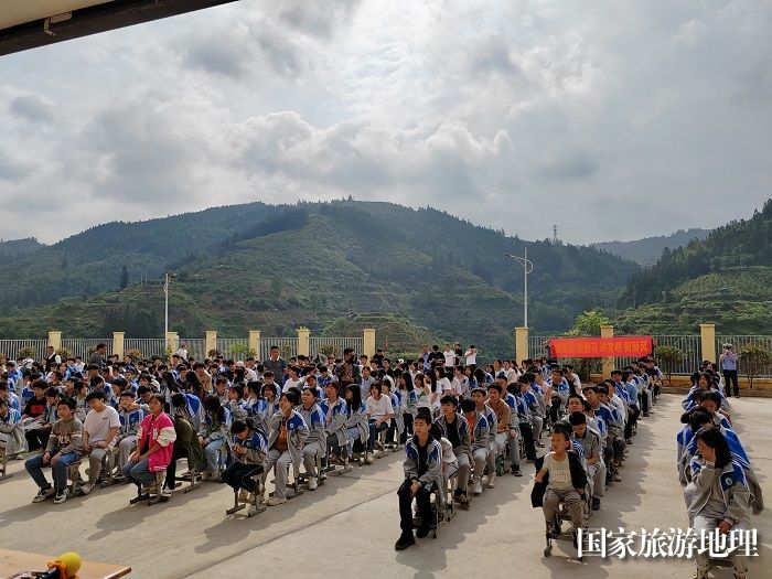 移风易俗进校园
