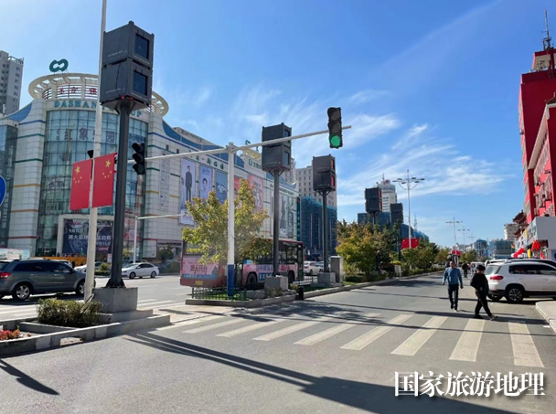高温热浪来袭，NEC投影机定制箱体让户外投影无惧酷暑！